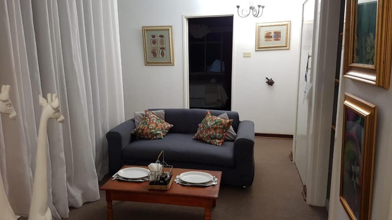 Burnham Road Suite Guest House 불라와요 외부 사진